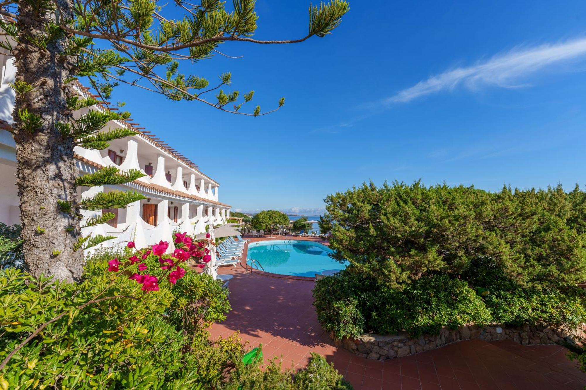 Hotel Punta Est Baja Sardinia Exterior foto